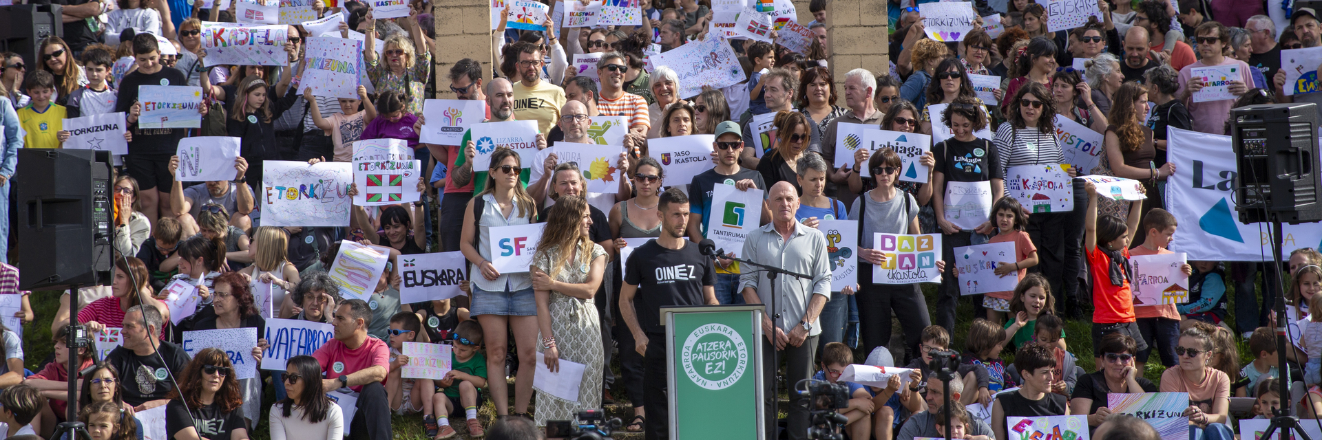 Elkarretaratzea Hezkuntza Departamentuaren aurrean