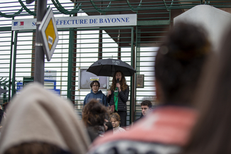 Ehunka lagunek hartu dute parte, Baionan, Ikastola mugimenduak deitutako manifestazioan