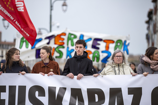 Ehunka lagunek hartu dute parte, Baionan, Ikastola mugimenduak deitutako manifestazioan