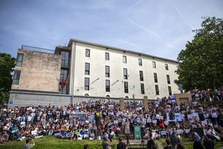 Elkarretaratzea Hezkuntza Departamentuaren aurrean