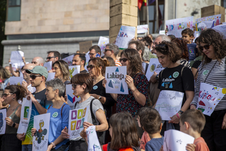 Elkarretaratzea Hezkuntza Departamentuaren aurrean