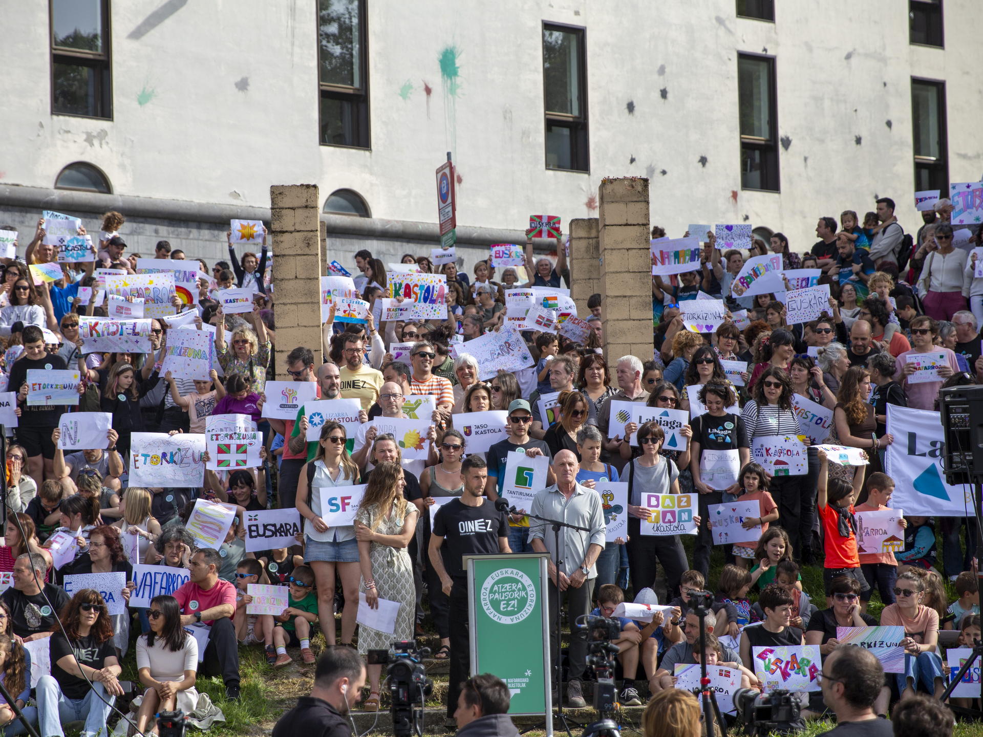 Elkarretaratzea Hezkuntza Departamentuaren aurrean